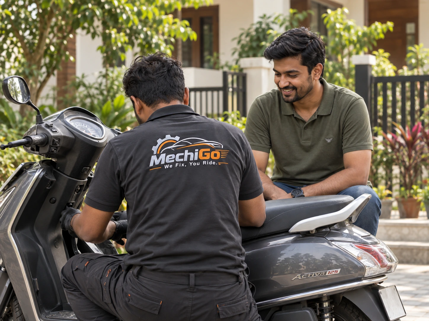 MechiGo mechanic helping a vehicle owner